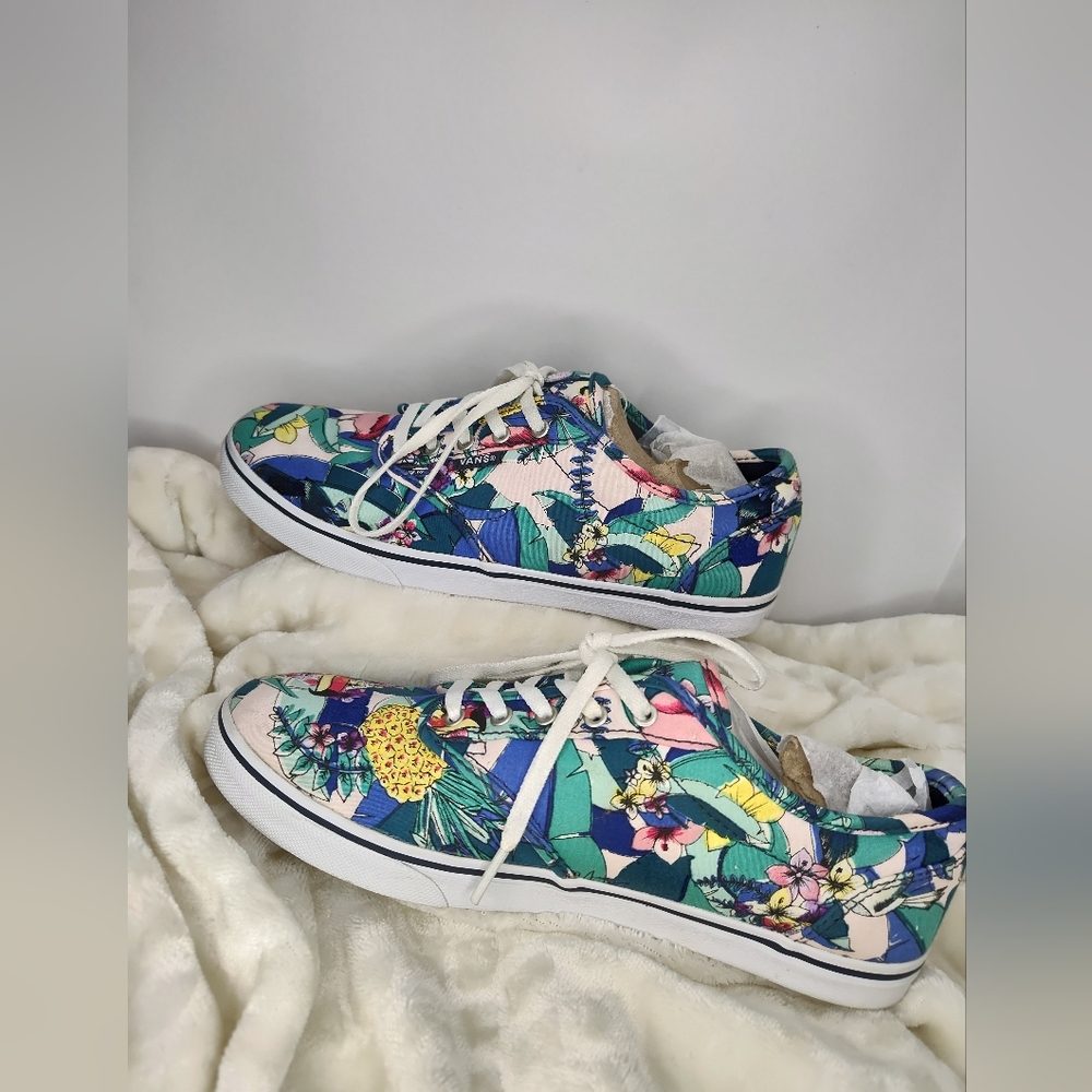 Vans - Picture 2 of 7
